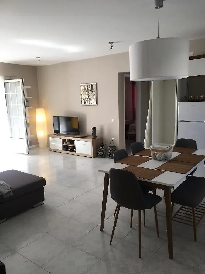 Filippos Apartments アルゴストリオン